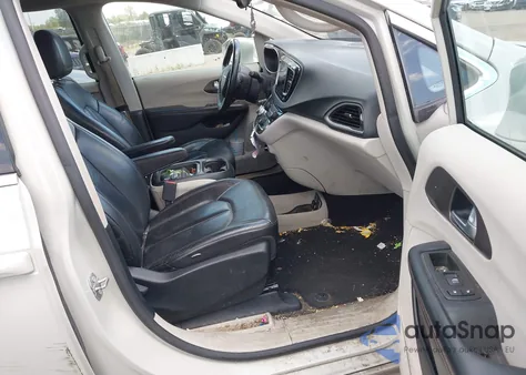 2017 Chrysler Pacifica Touring-L z USA, uszkodzony, nr VIN 2C4RC1BG3HR654362